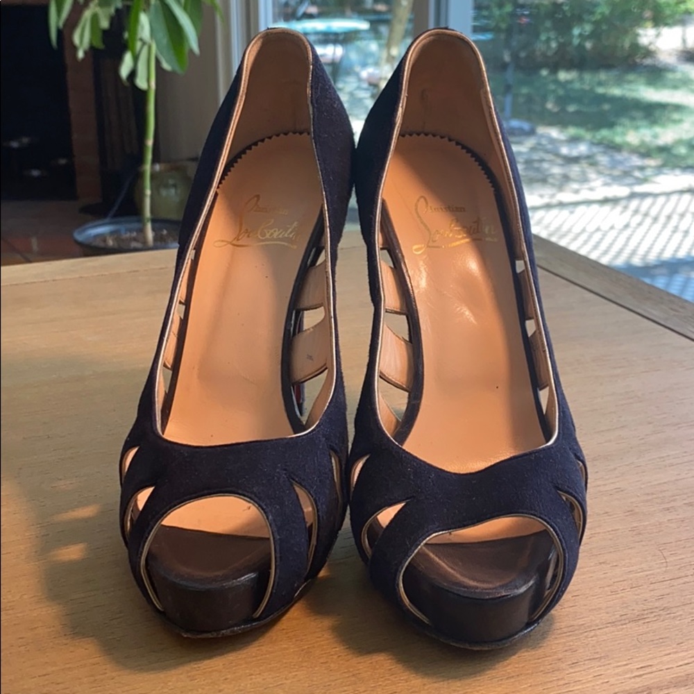 100% Genuine Christian Louboutin Stiletto pump.